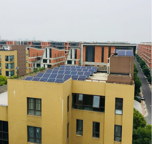 屋顶太阳能发电系统发电的原理是什么，有什么优势