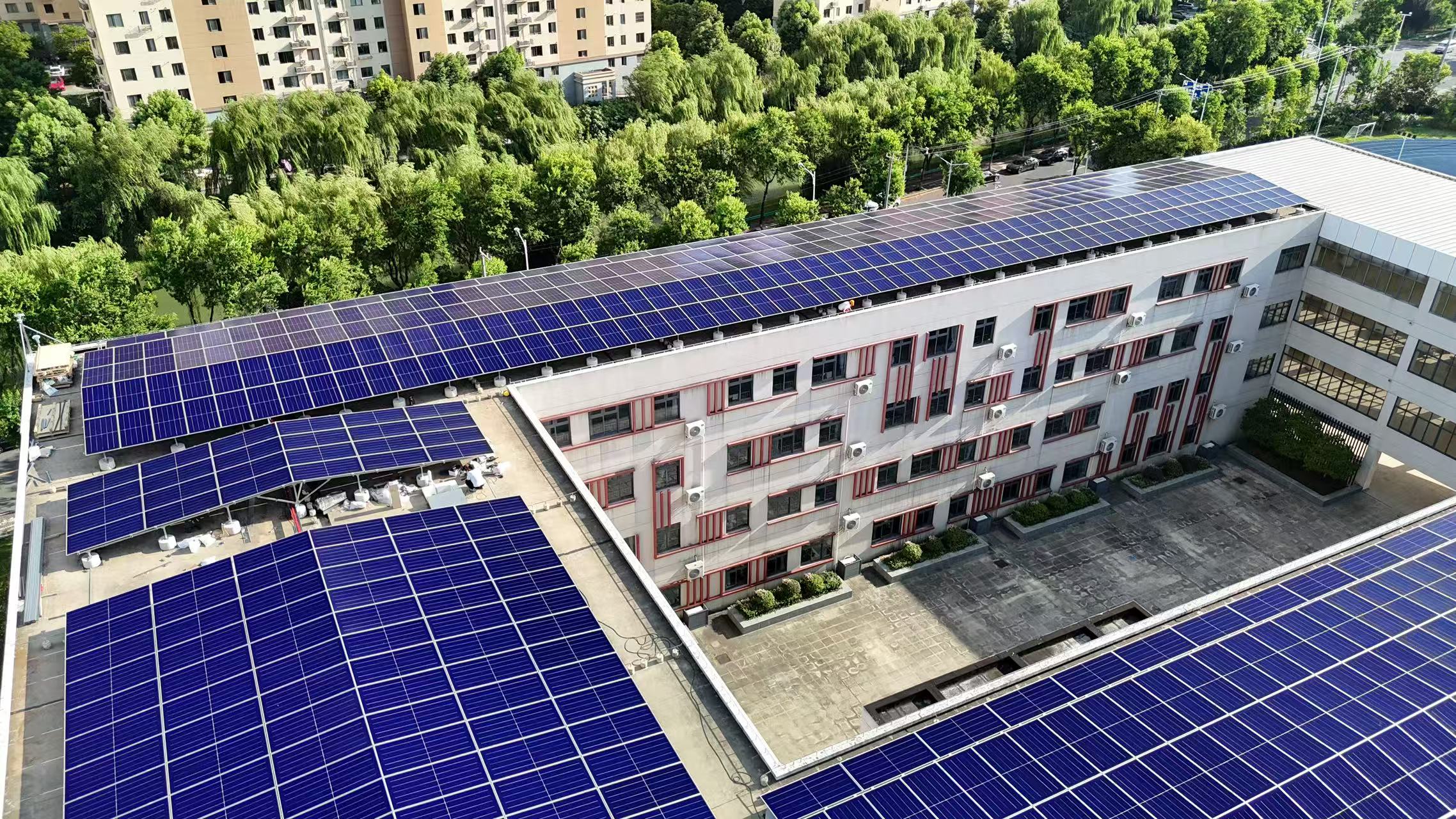 莱拓光伏总包|青浦教育学院附属中学 598KW电站顺利竣工! 莱拓光伏总包|青浦教育学院附属中学 598KW电站顺利竣工!