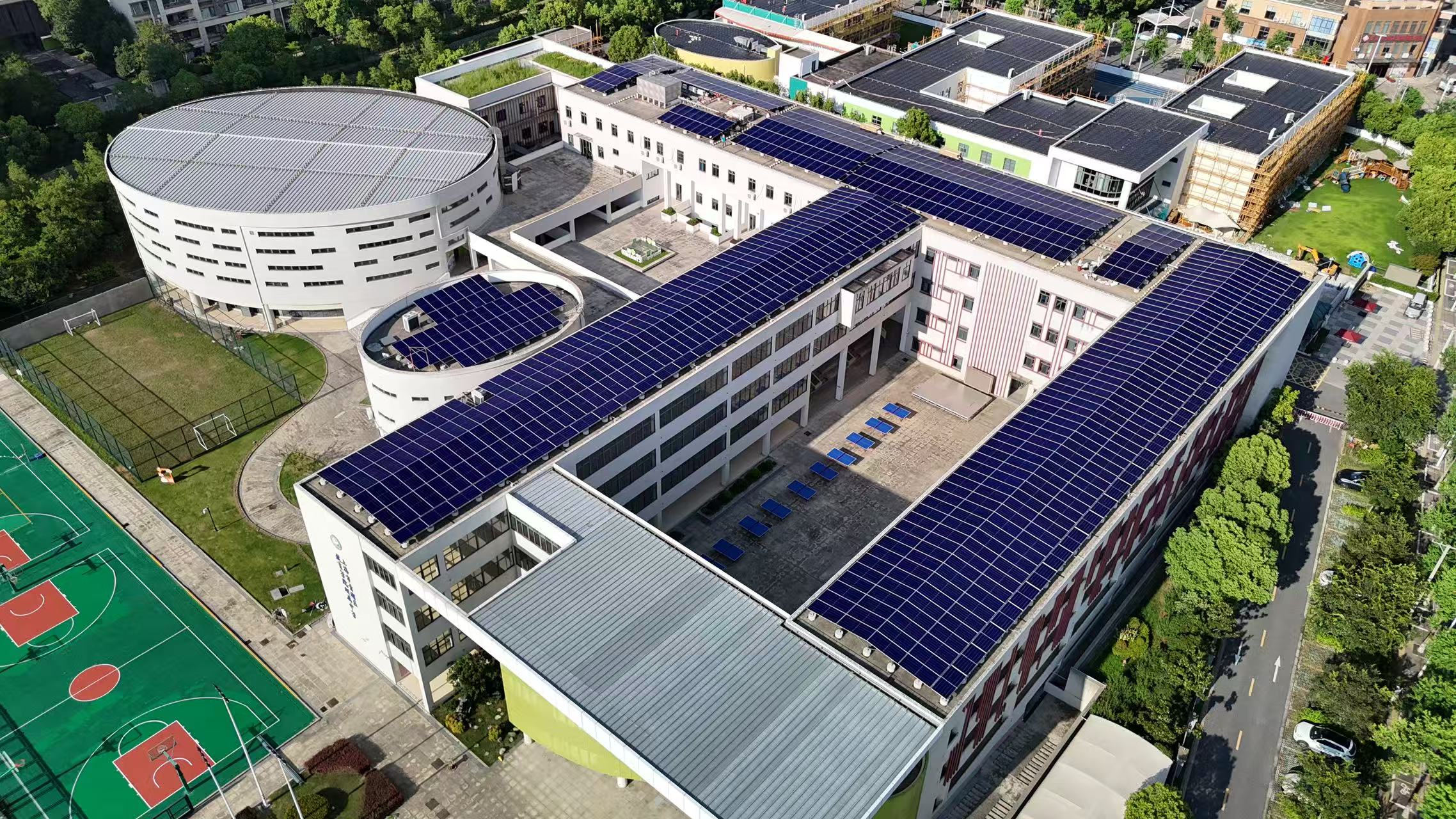 莱拓光伏总包|青浦教育学院附属中学 598KW电站顺利竣工! 莱拓光伏总包|青浦教育学院附属中学 598KW电站顺利竣工!
